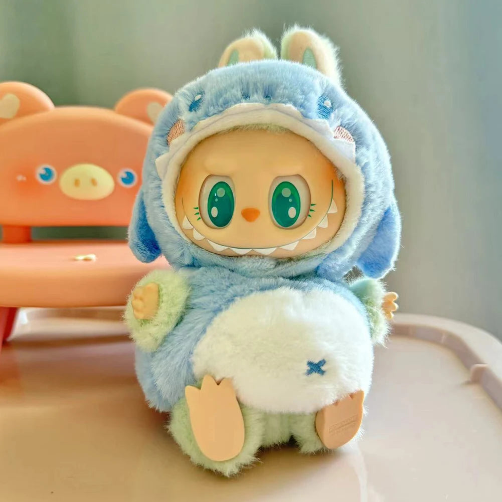 Combinación de atuendos con colgante de sombrero Labubu Accesorios de ropa