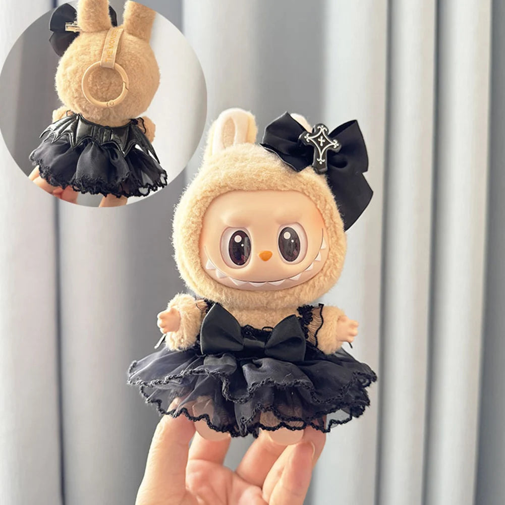 Combinación de atuendos con colgante de sombrero Labubu Accesorios de ropa